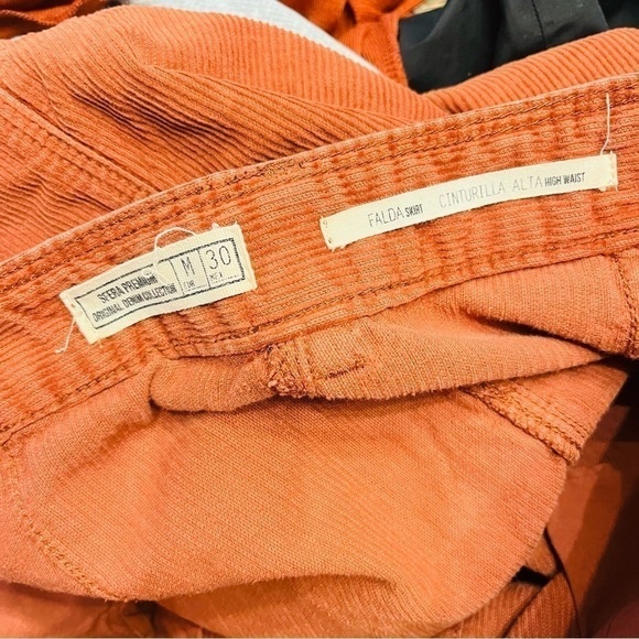 corduroy skirt and bubble sleeve top - Picture 5 of 6